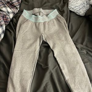 Light grey gym shark counter leggings